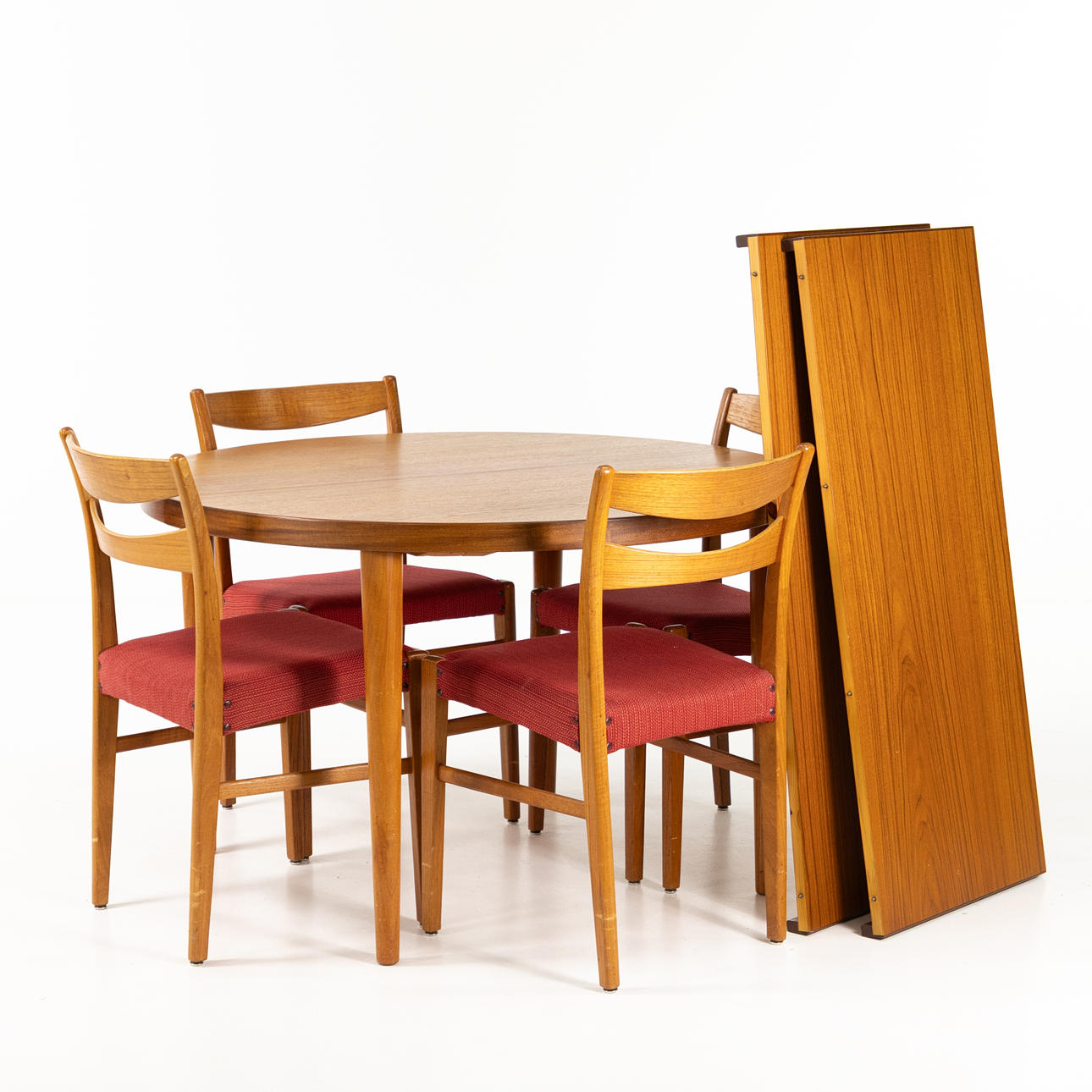 MATGRUPP, teak, bord och 4 stolar.
