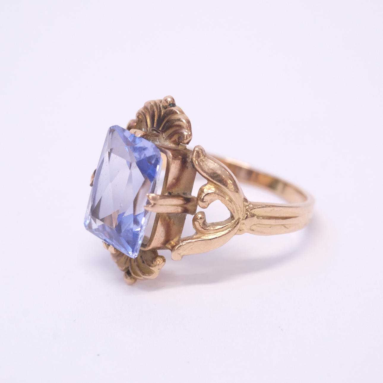RING MED AKVAMARIN, 14K GULD.