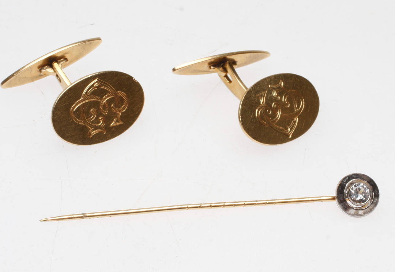 MANSCHETTKNAPPAR, ett par och SLIPSNÅL, guld, 18k, total vikt ca. 8 gram.