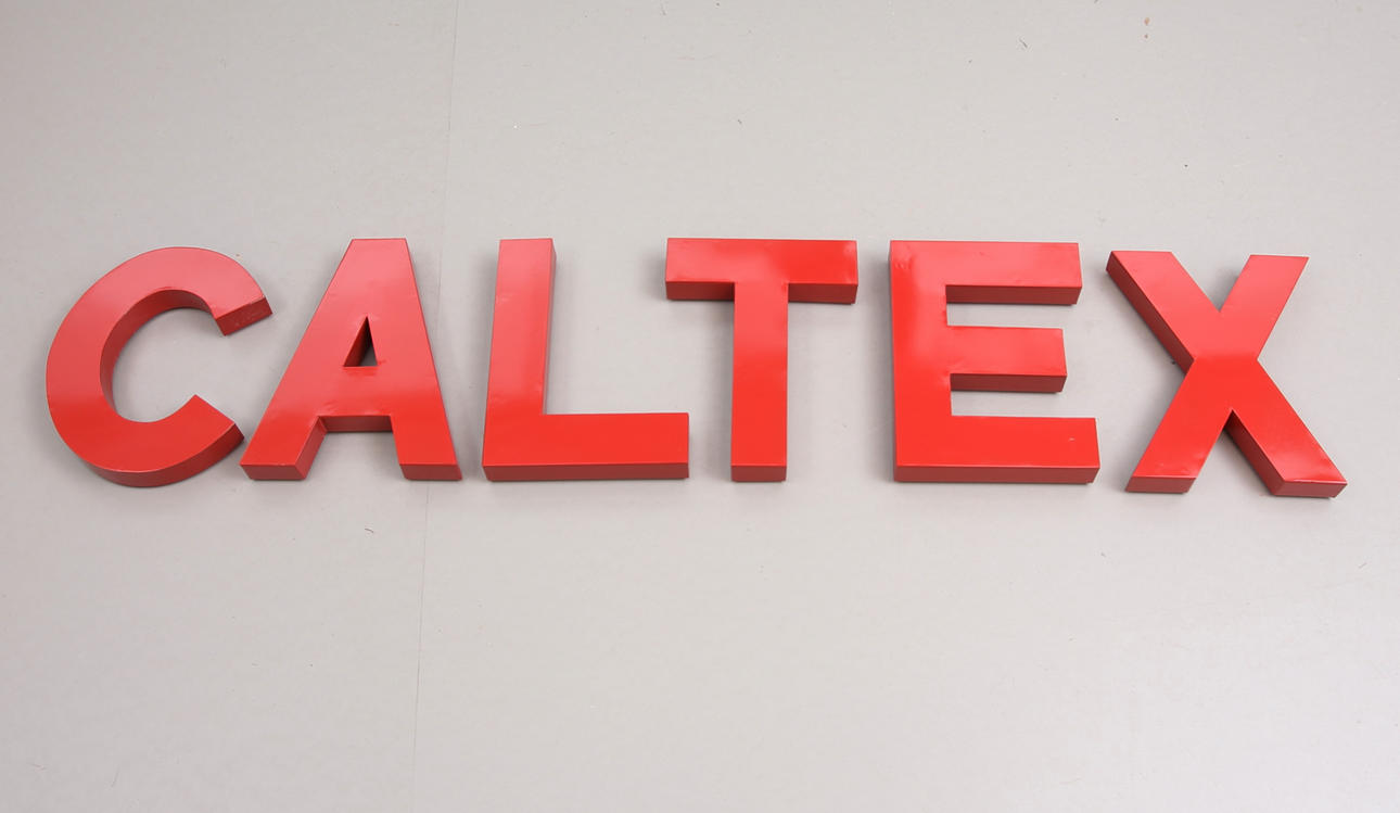 CALTEX, bokstäver för vägg metall.