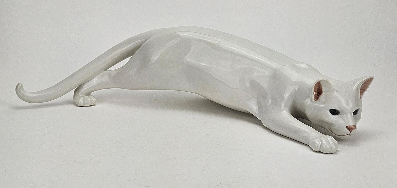 FIGURIN, porslin, katt, modell 059, Royal Copenhagen, Danmark.