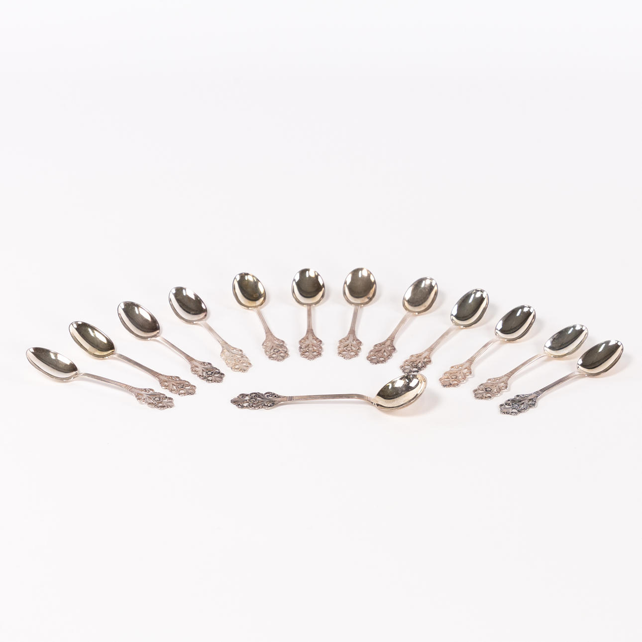 KAFFESKEDAR. Silver, 12+1 st.