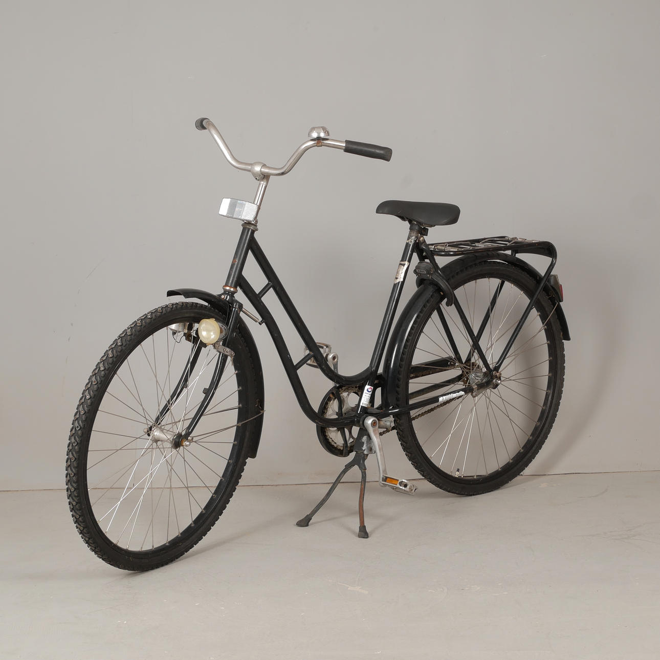DAMCYKEL, Pilen, vinterdäck.
