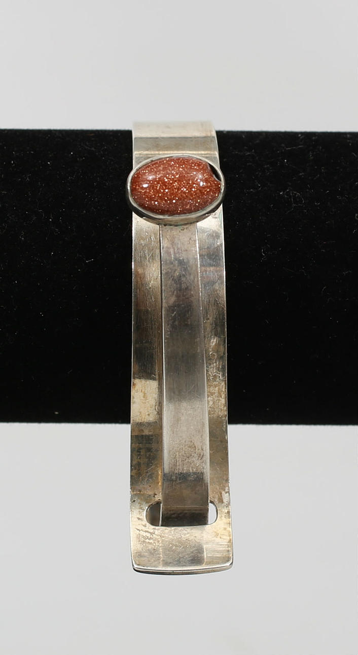 ARMBAND, silver och brun sten, total vikt 26,6 gram.