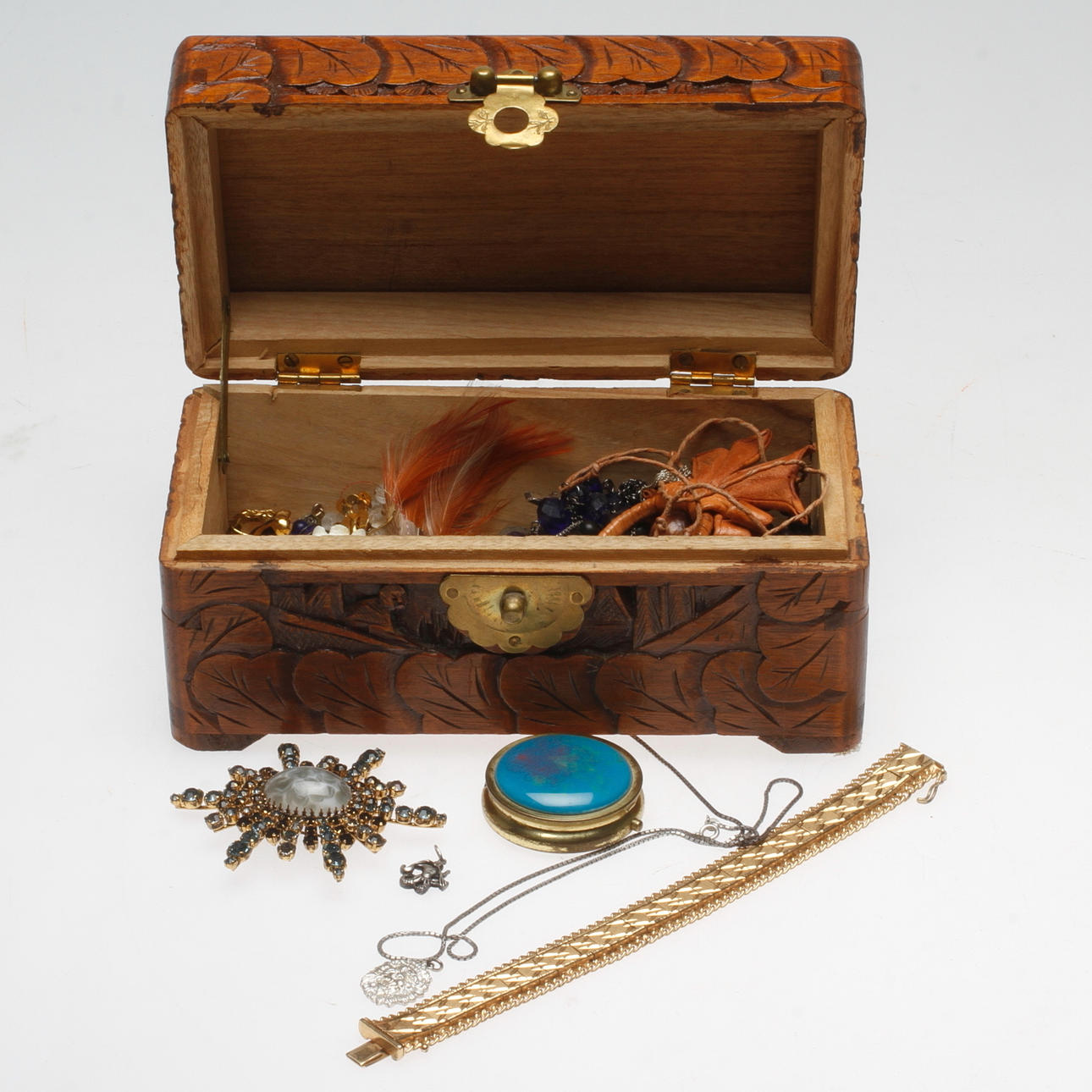 SMYCKEN bland annat silver.