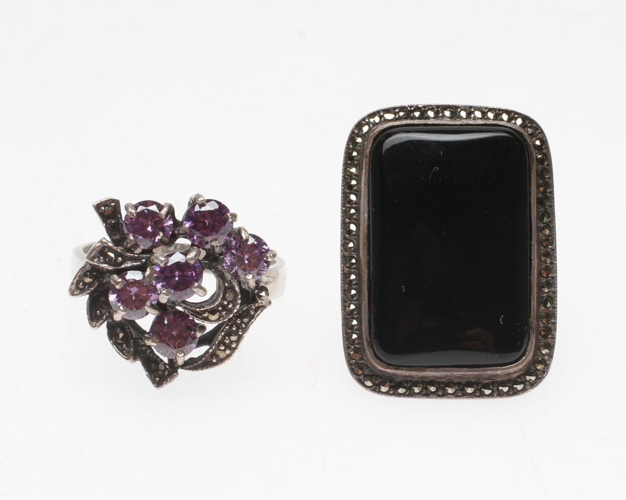 RINGAR, 2 st, silver med stenar.