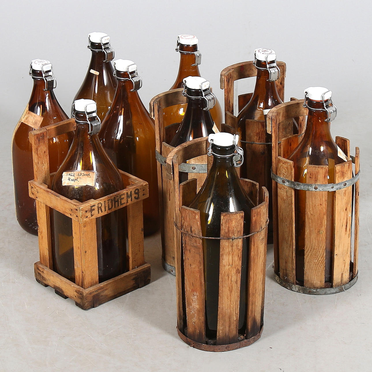 BRYGGERIFLASKOR, 9 st, 1900-talets första hälft.