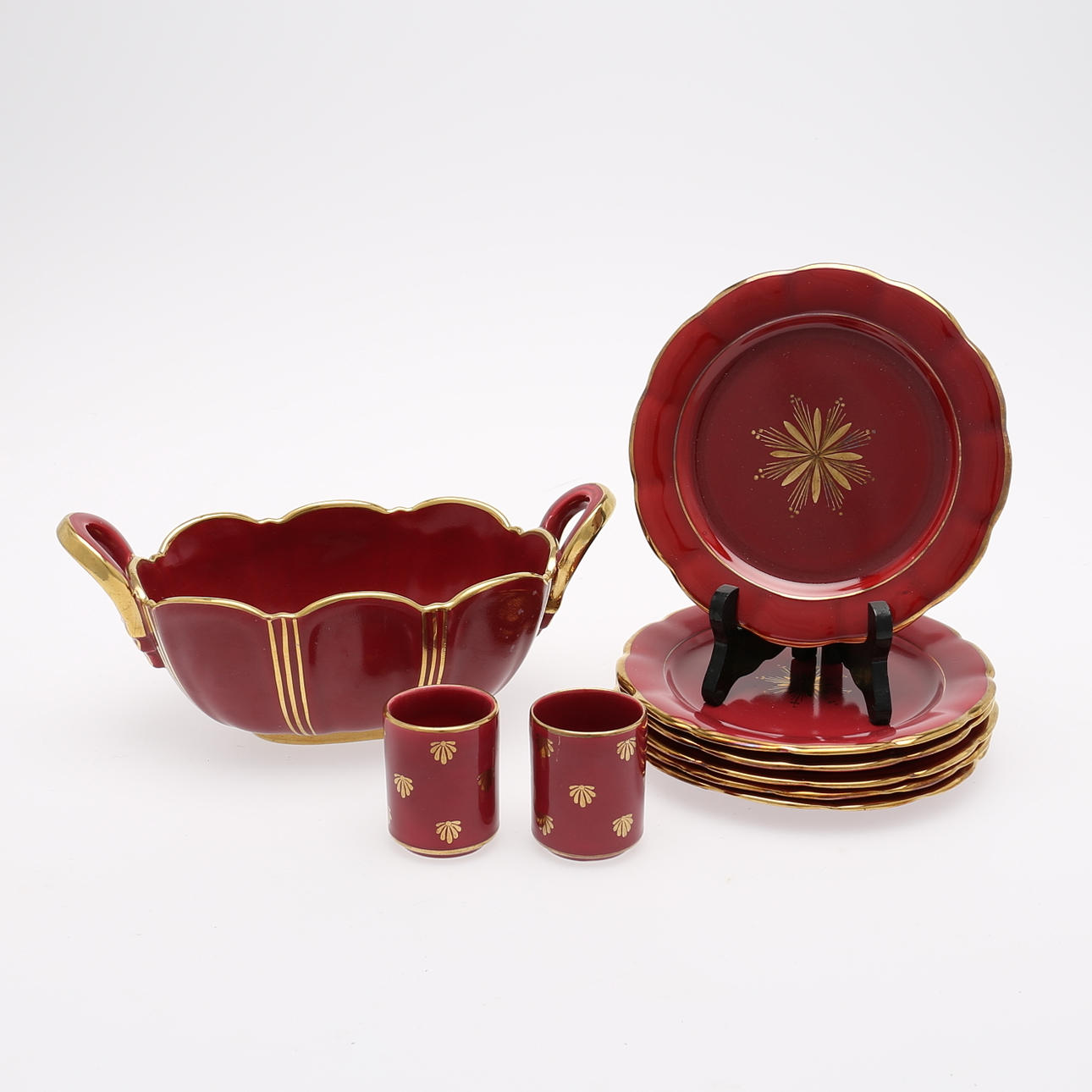 ARTHUR PERCY. "Röd rubin", keramik, 9 delar, Upsala Ekeby Gefle.