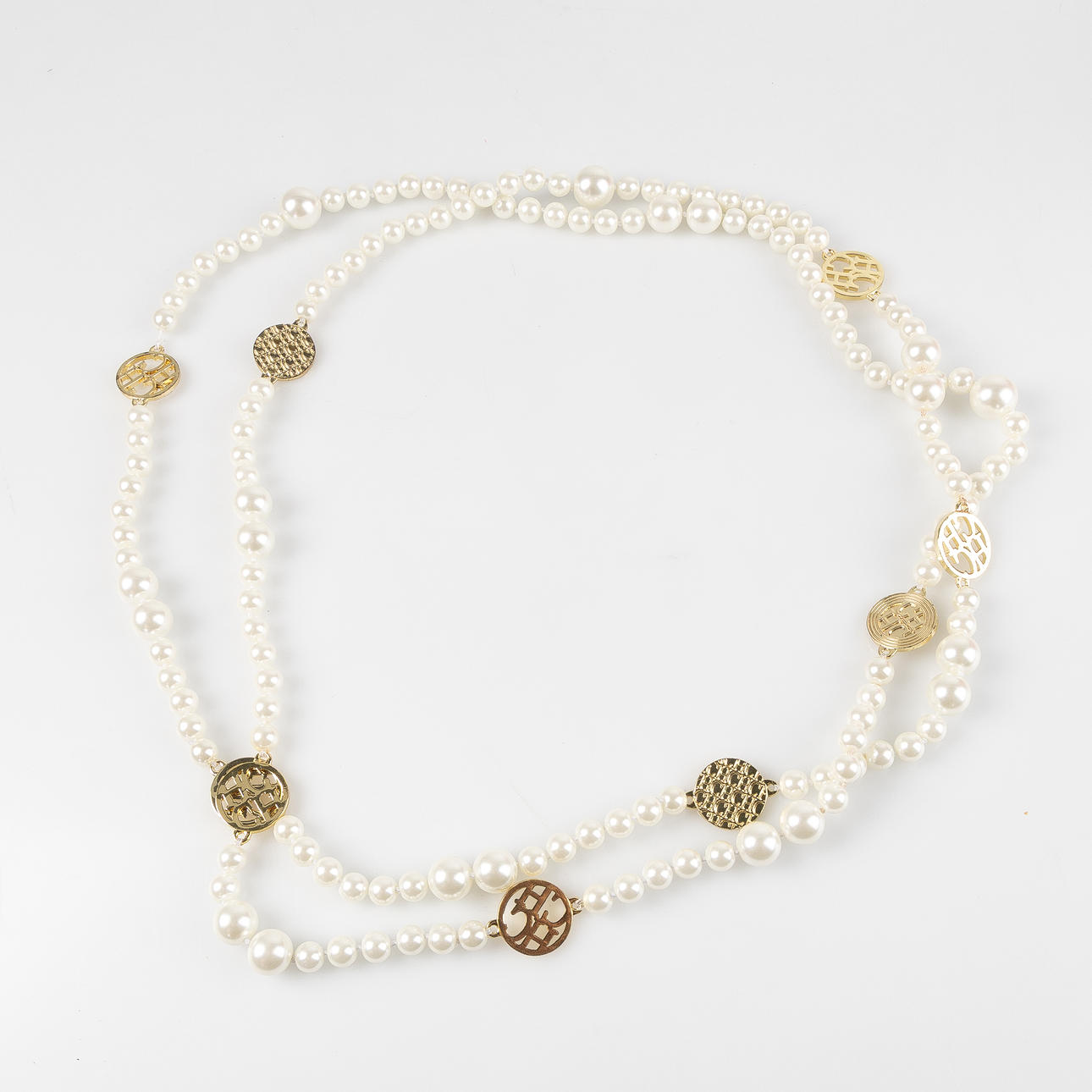CAROLINA HERRERA, Collier.