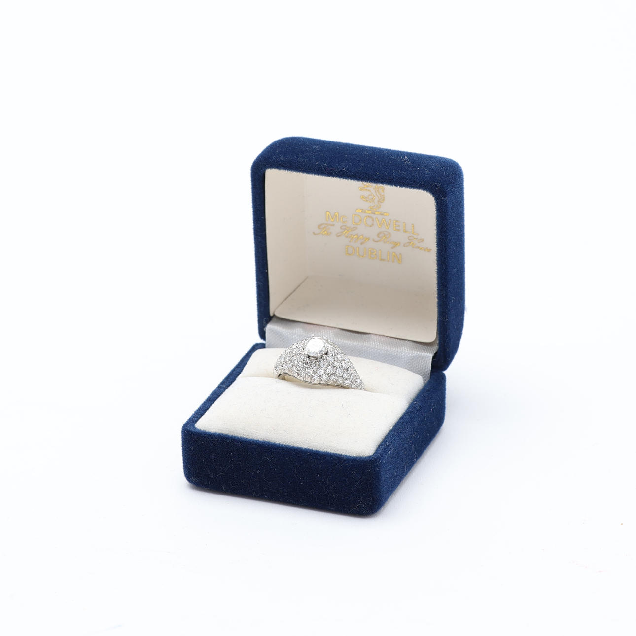RING, Bombé-shaped with brilliant-cut diamonds, total approx. 2.30 ct.
