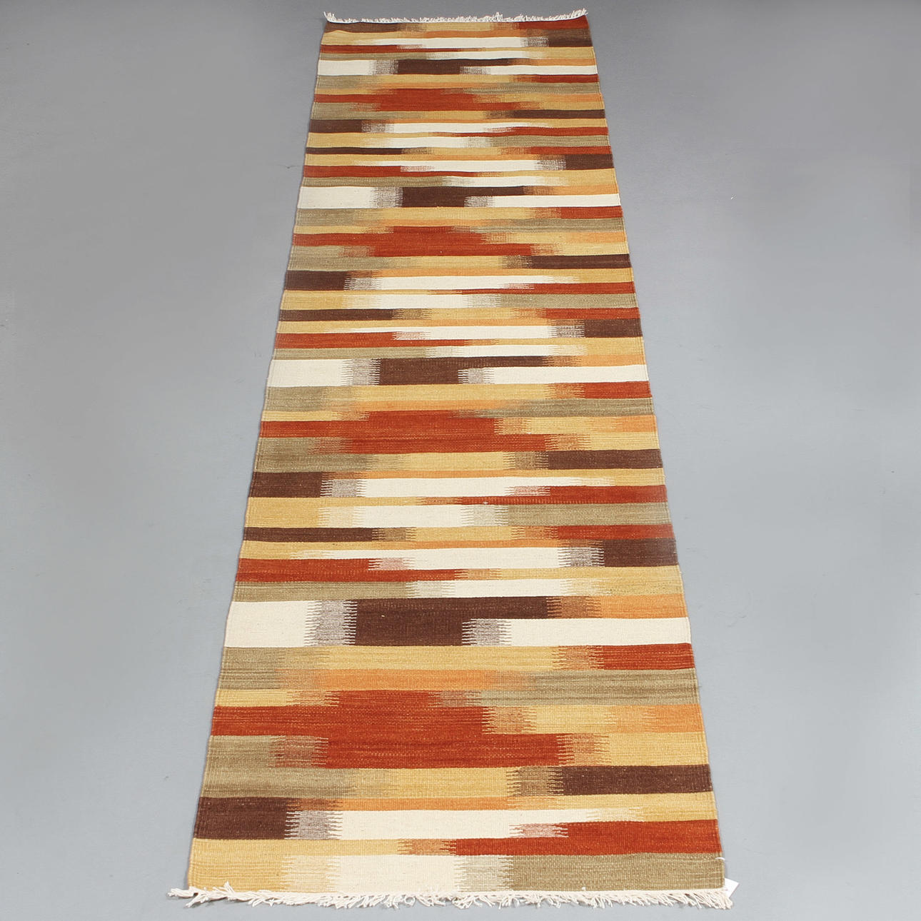 GALLERIGÅNG, Kelim, Indien. 396 x 80 cm.