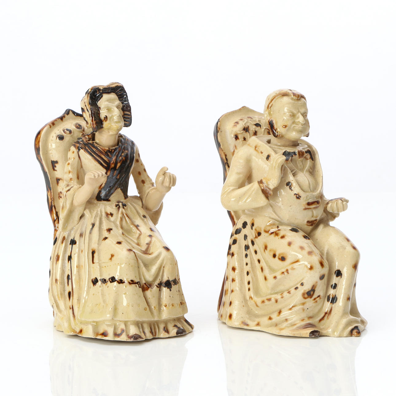 NICKEDOCKOR, A PAIR. Glazed ceramic. Höganäs, 19th century.