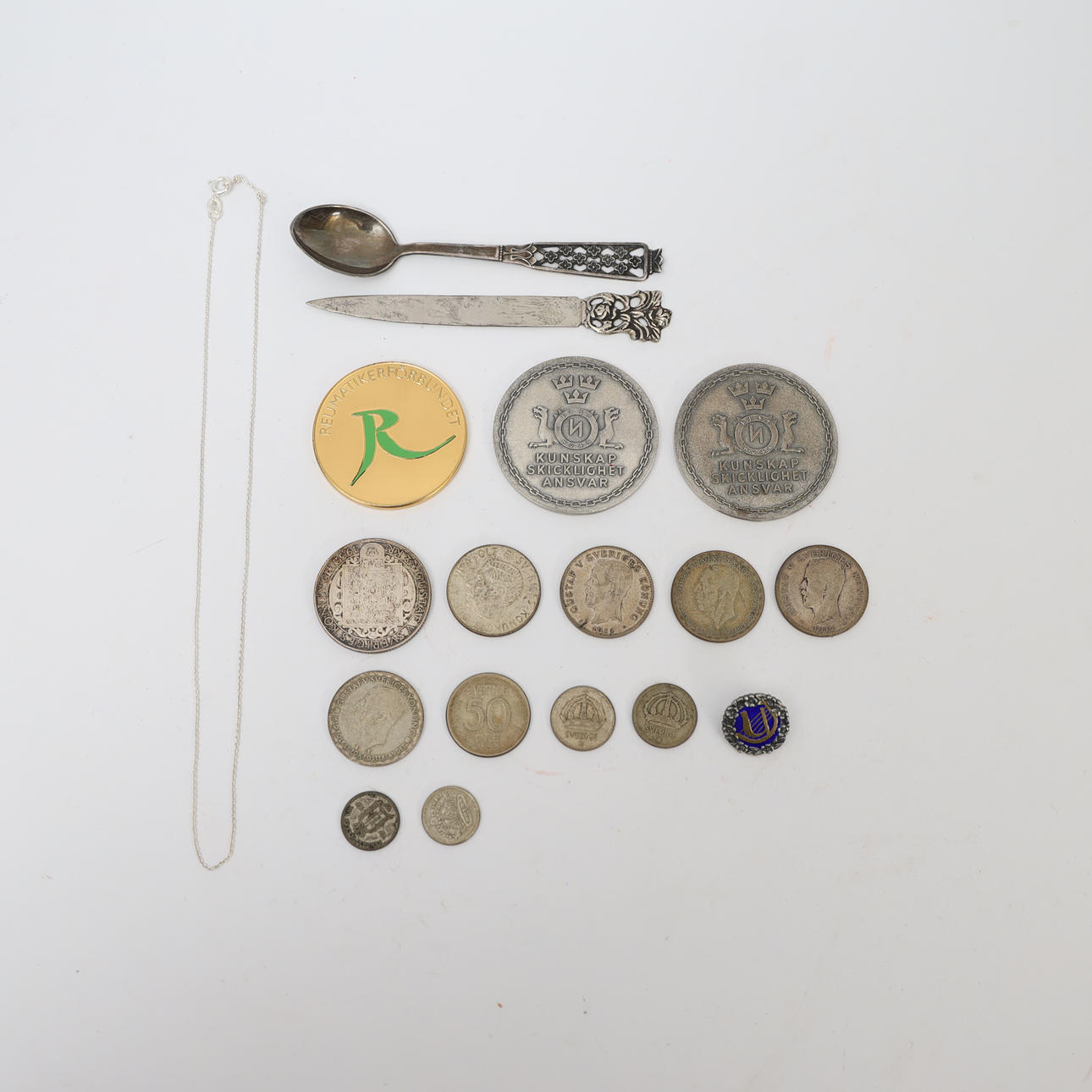 SILVERFÖREMÅL, mynt, medaljer, kaffeskedar med mera.
