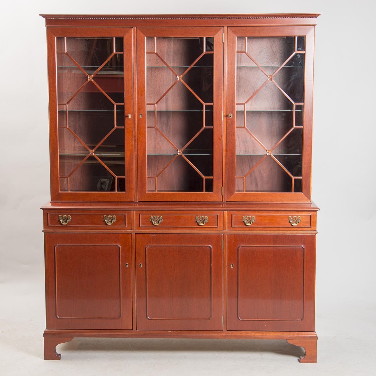 VITRINSKÅP, mahogny, engelsk stil, sent 1900-tal.