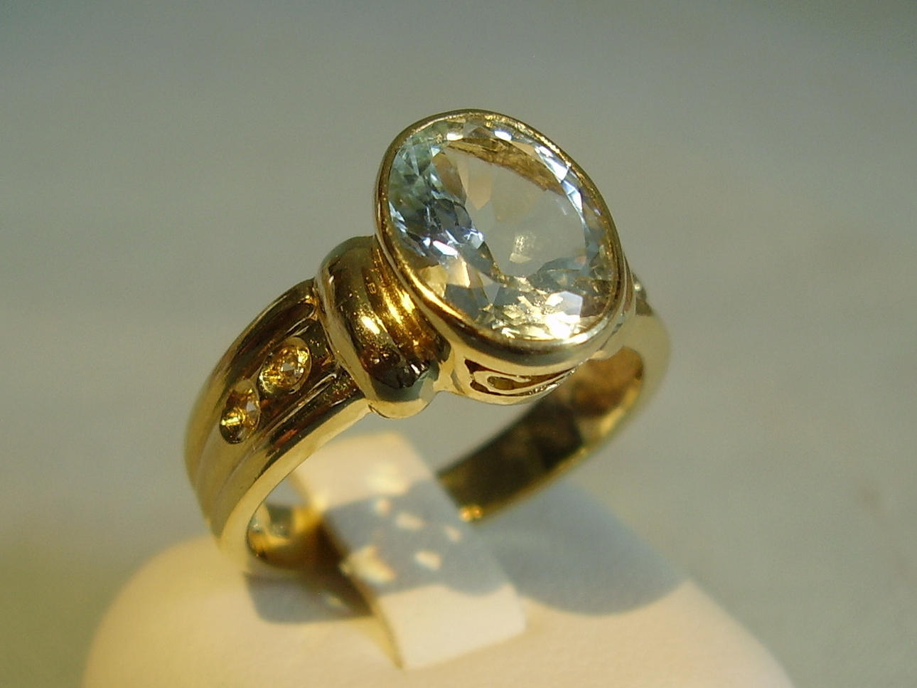 AKVAMARIN RING GULT GULD 14 KARAT TESTAD AKVAMARIN.