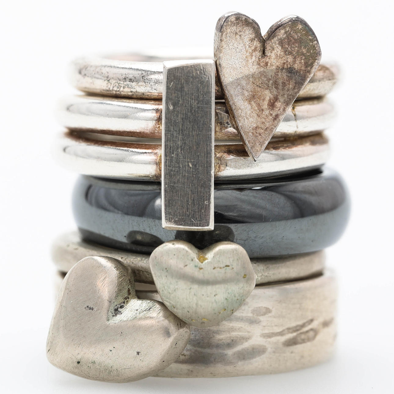 RINGAR, 5 st, silver samt hematit, vikt 32 gram.