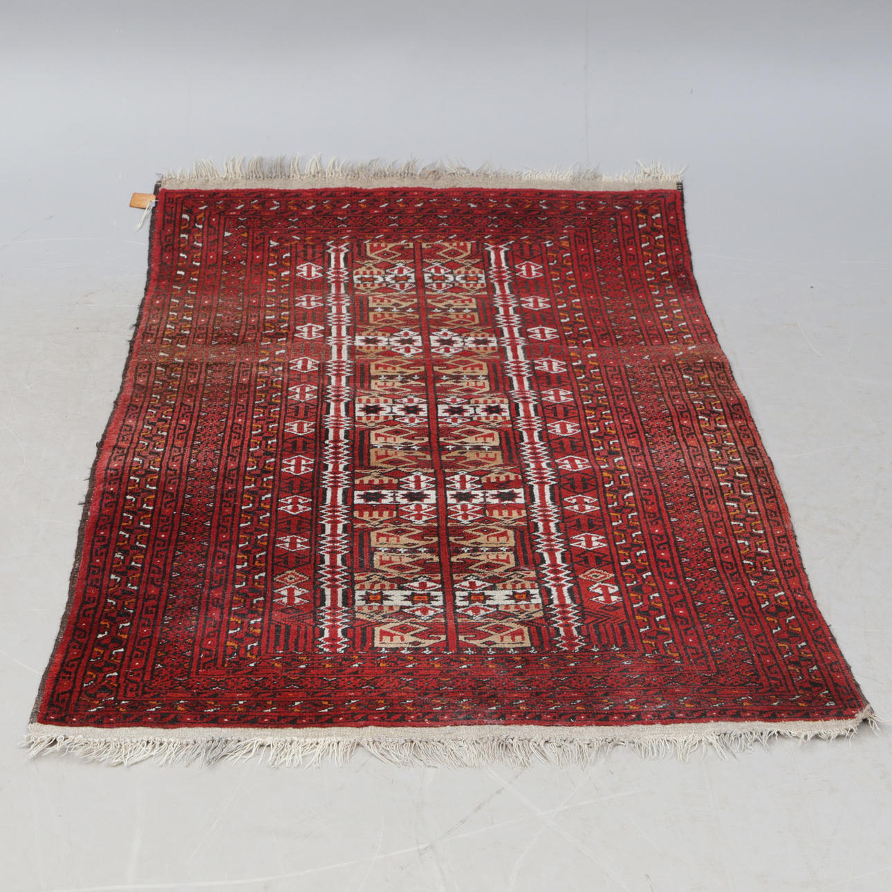 MATTA, röd, Orientalisk. 112x203.