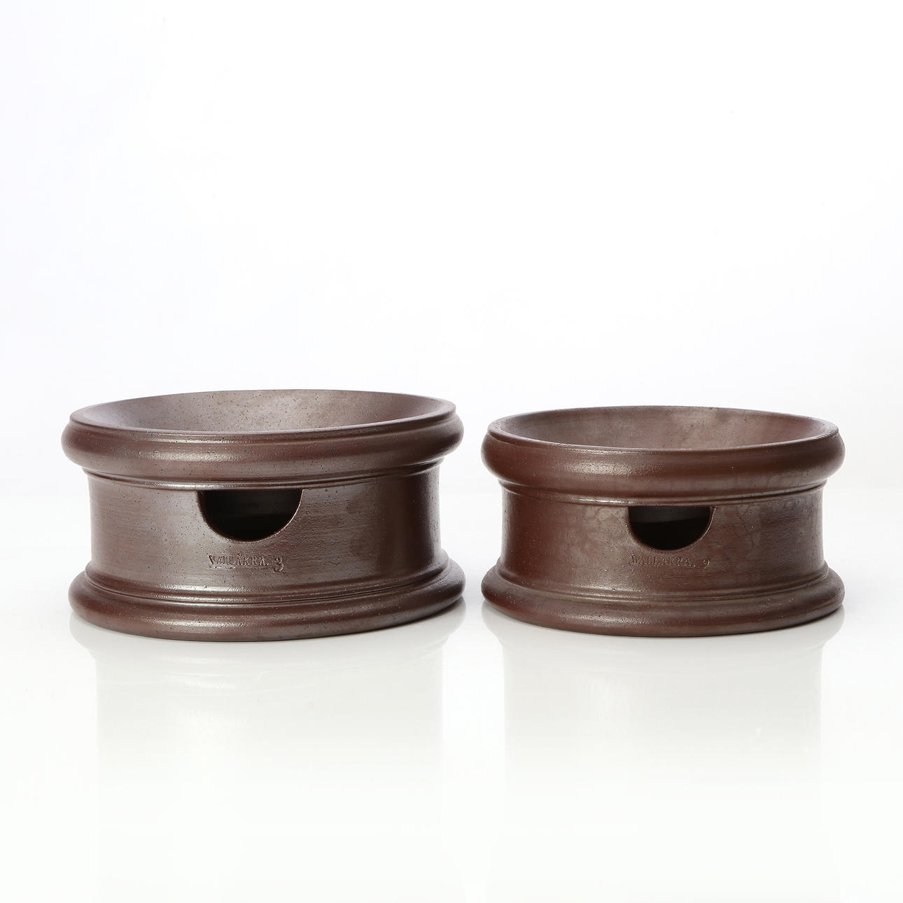 SPITTOONS, TWO, WALLÅKRA. Salt-glazed stoneware. 20th century. Marked.