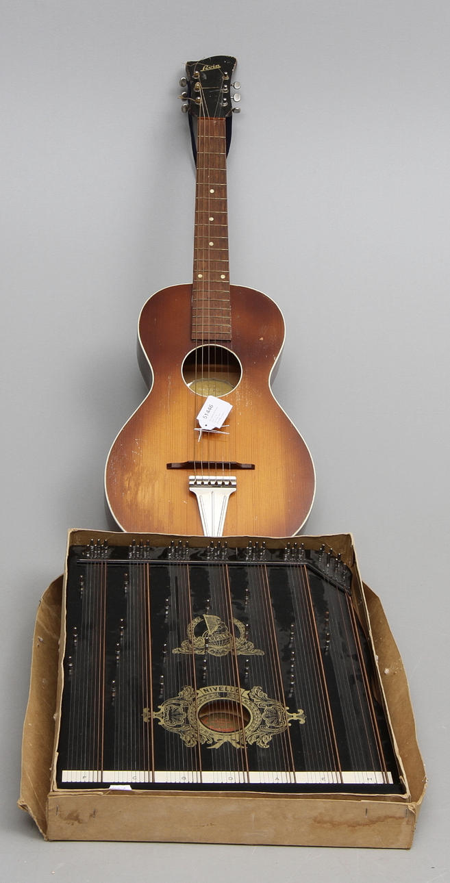 MUSIKINSTRUMENT, 2 st, CITTRA och GITARR, Levin.