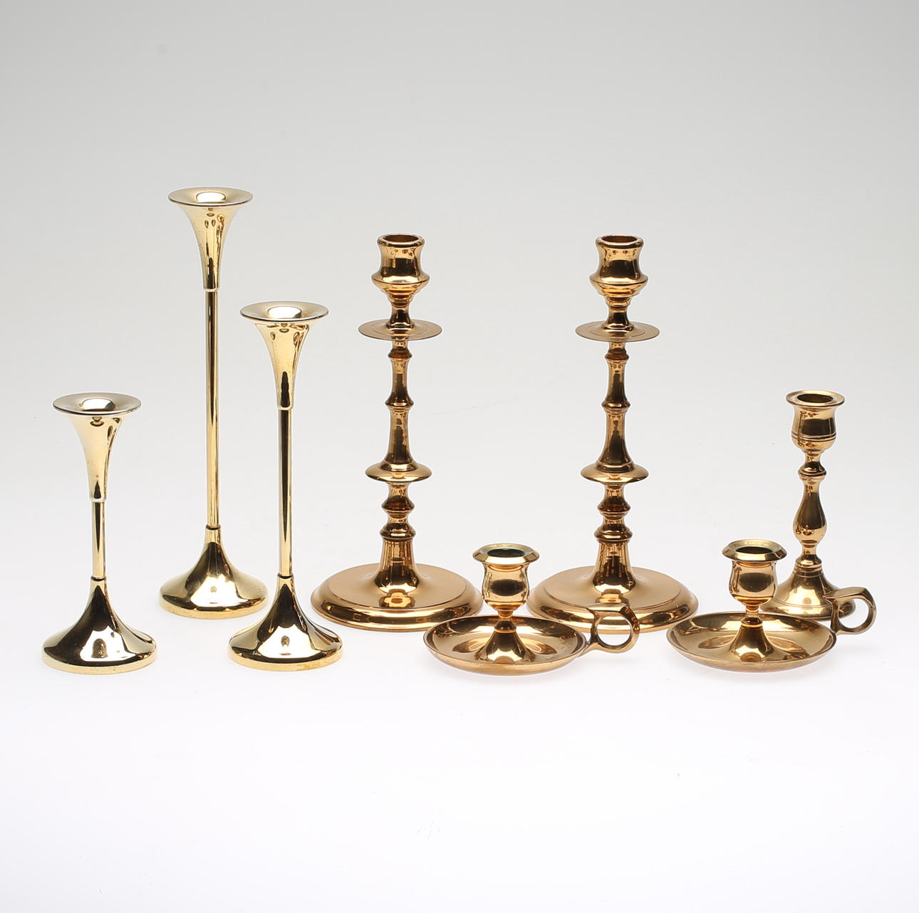 LJUSSTAKAR, 8 st, mässing/malm, 1900-/2000-tal.
