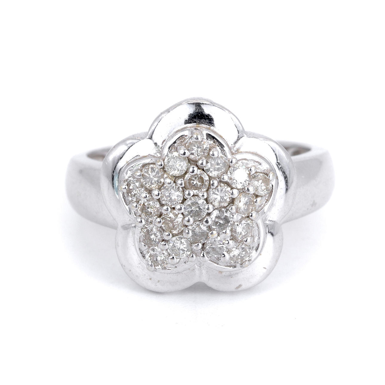 14CT GOLD DIAMOND FLOWER RING.