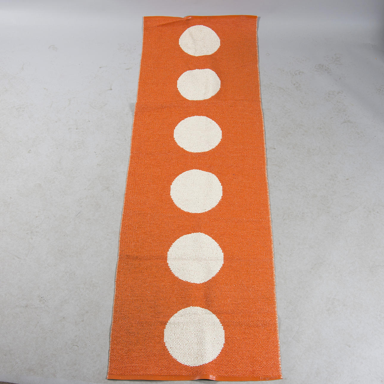 MATTA, Pappelina, plast, 223 x 70 cm.