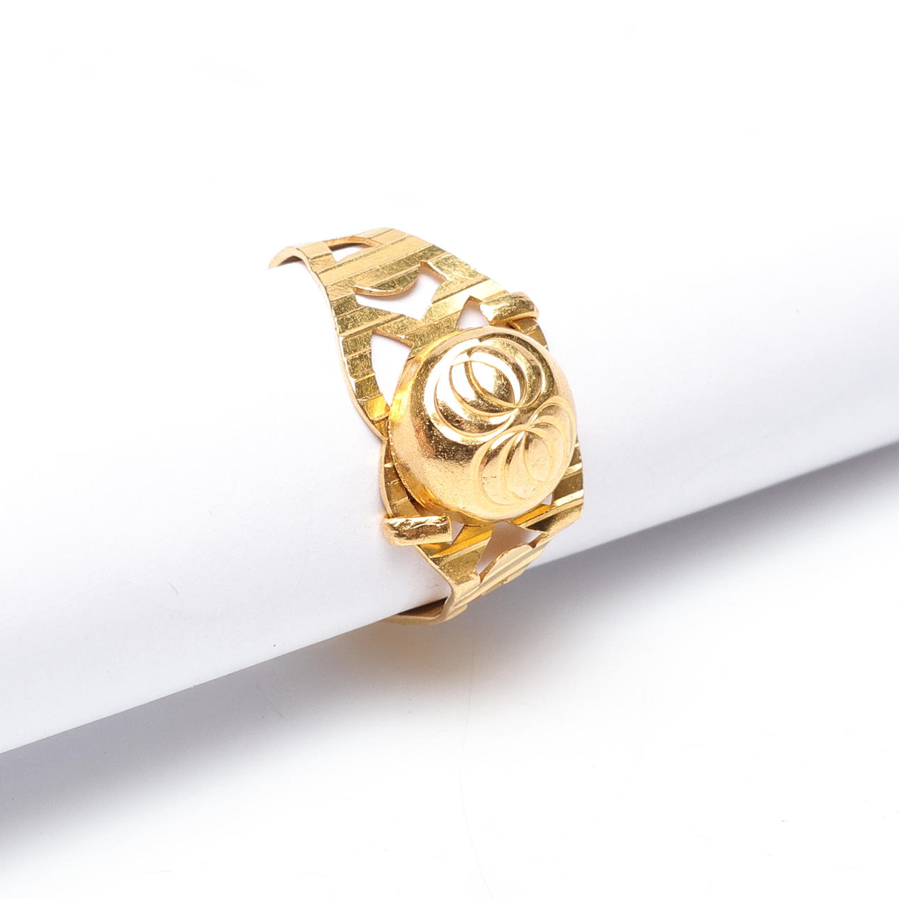 RING, 21K, Guld, vikt cirka 1,7 gram.
