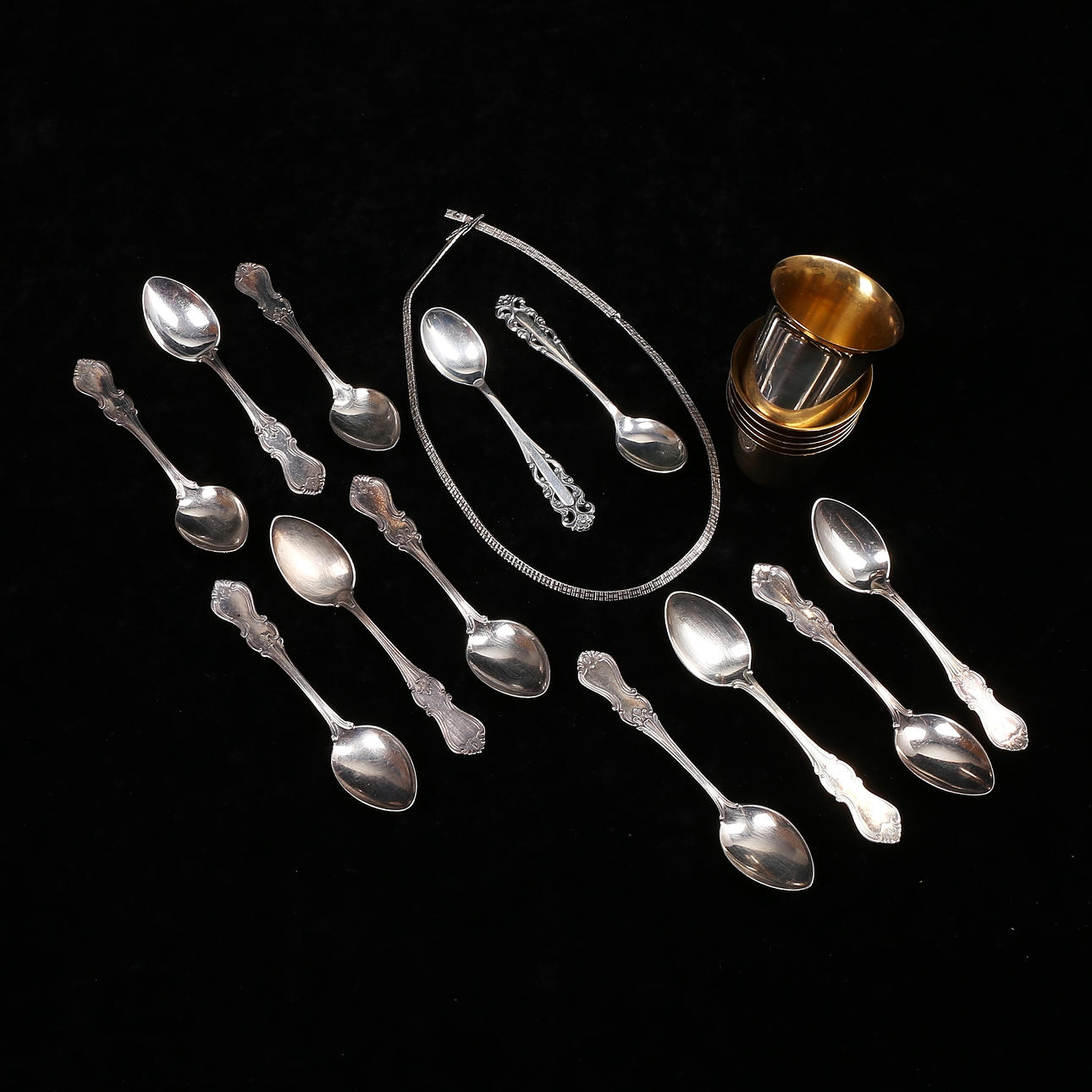 SILVERFÖREMÅL, vikt 284 gram.