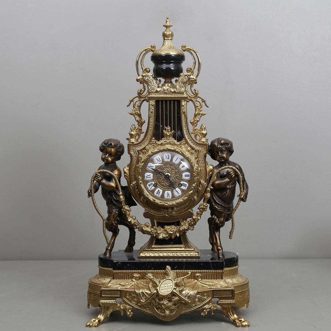 BORDSUR, Franz Hermle, Tyskland, 1900-talets andra hälft.