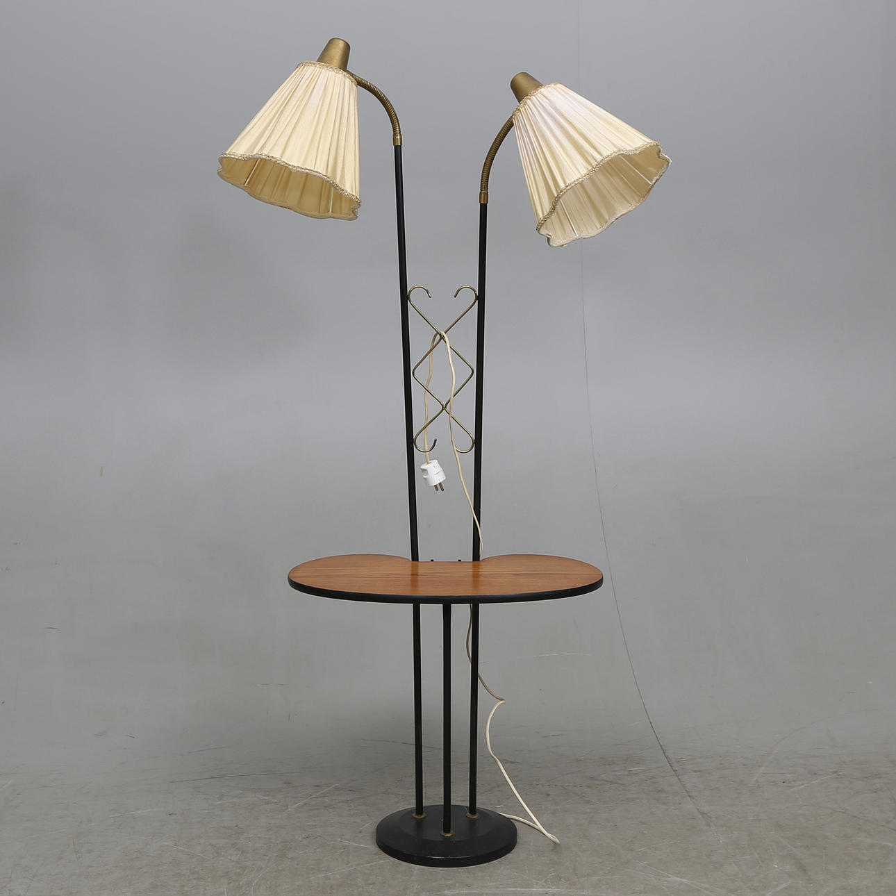 GOLVLAMPA med BORD, 1900-talets mitt.