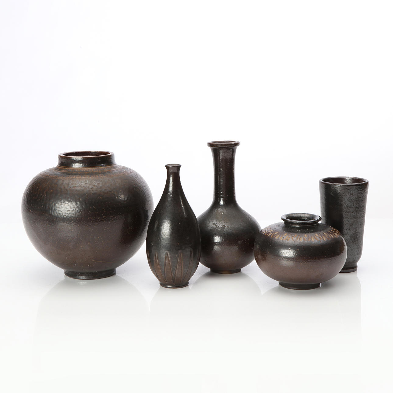 VASES, FIVE, WALLÅKRA. Salt-glazed stoneware. 20th century. Marked.