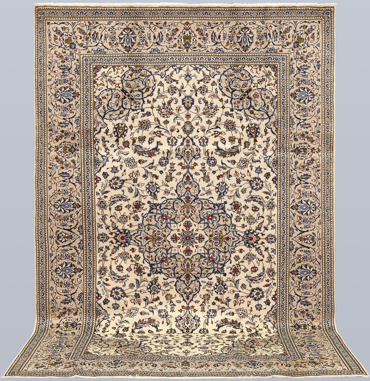 MATTA. Ljus Keshan, 300 x 196 cm.