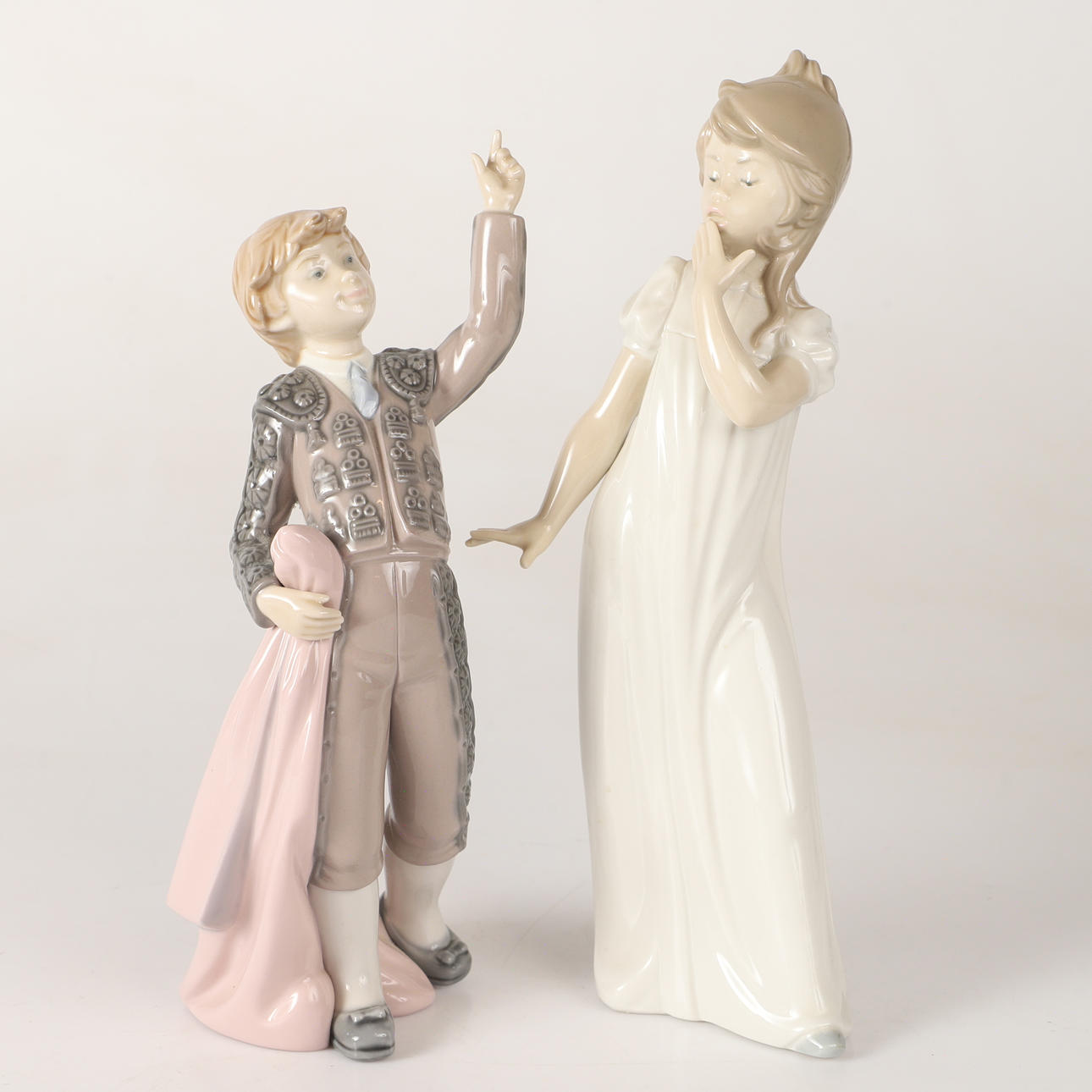 FIGURINER, 2 stycken, porslin Lladro samt Nao.