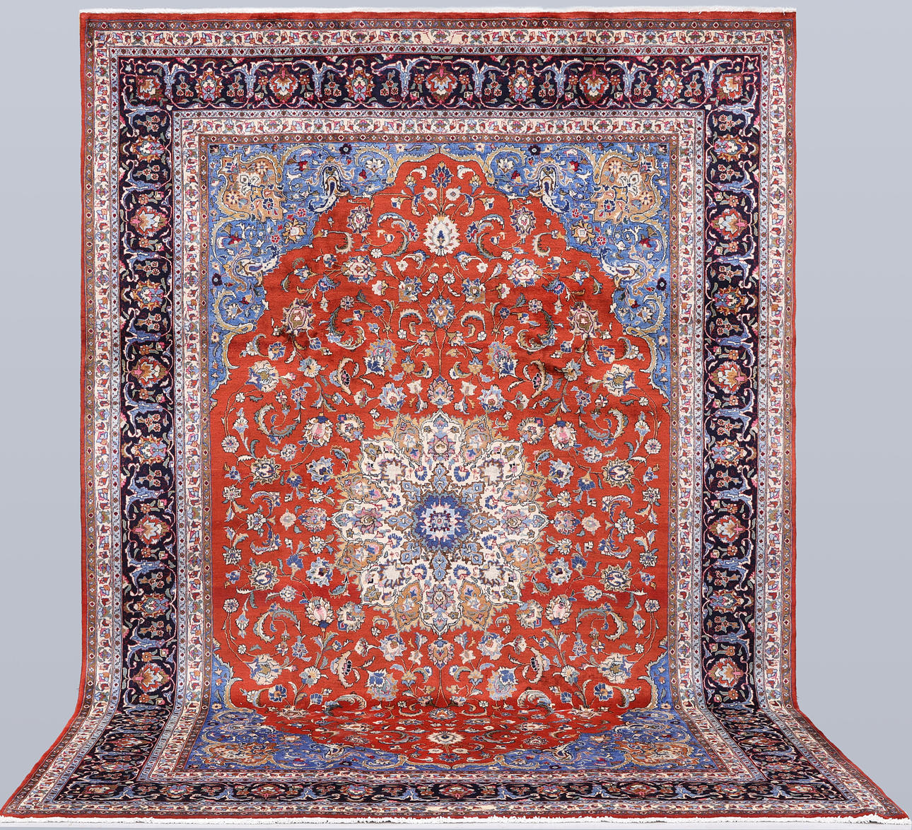 MATTA. Saruk fine, 356 x 250 cm.