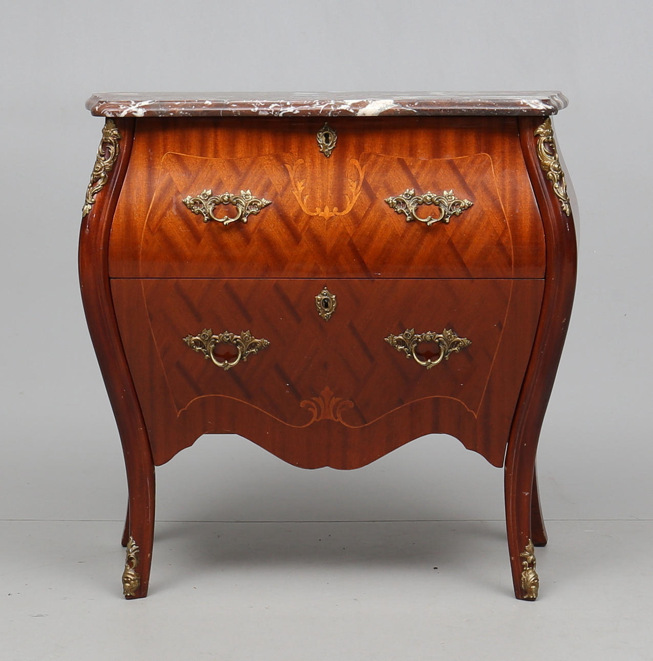 BYRÅ, rokokostil, 1900-talets mitt.