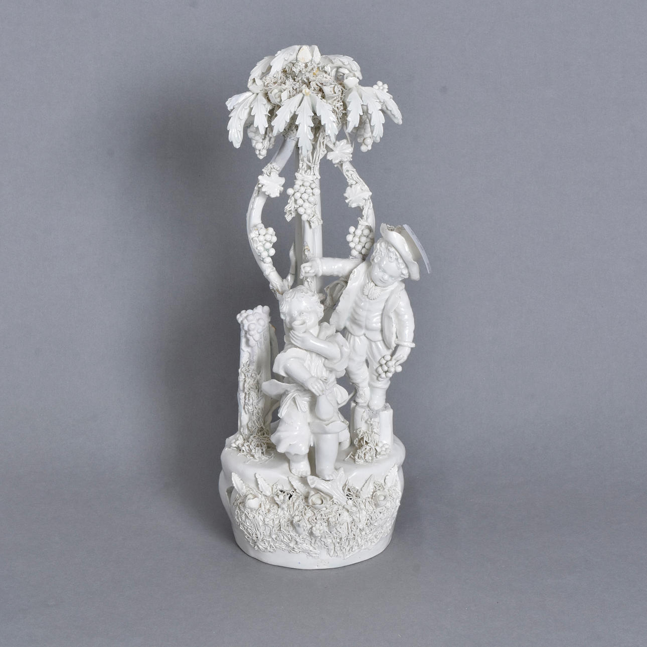 FIGURGRUPP, fajans, Capodimonte.