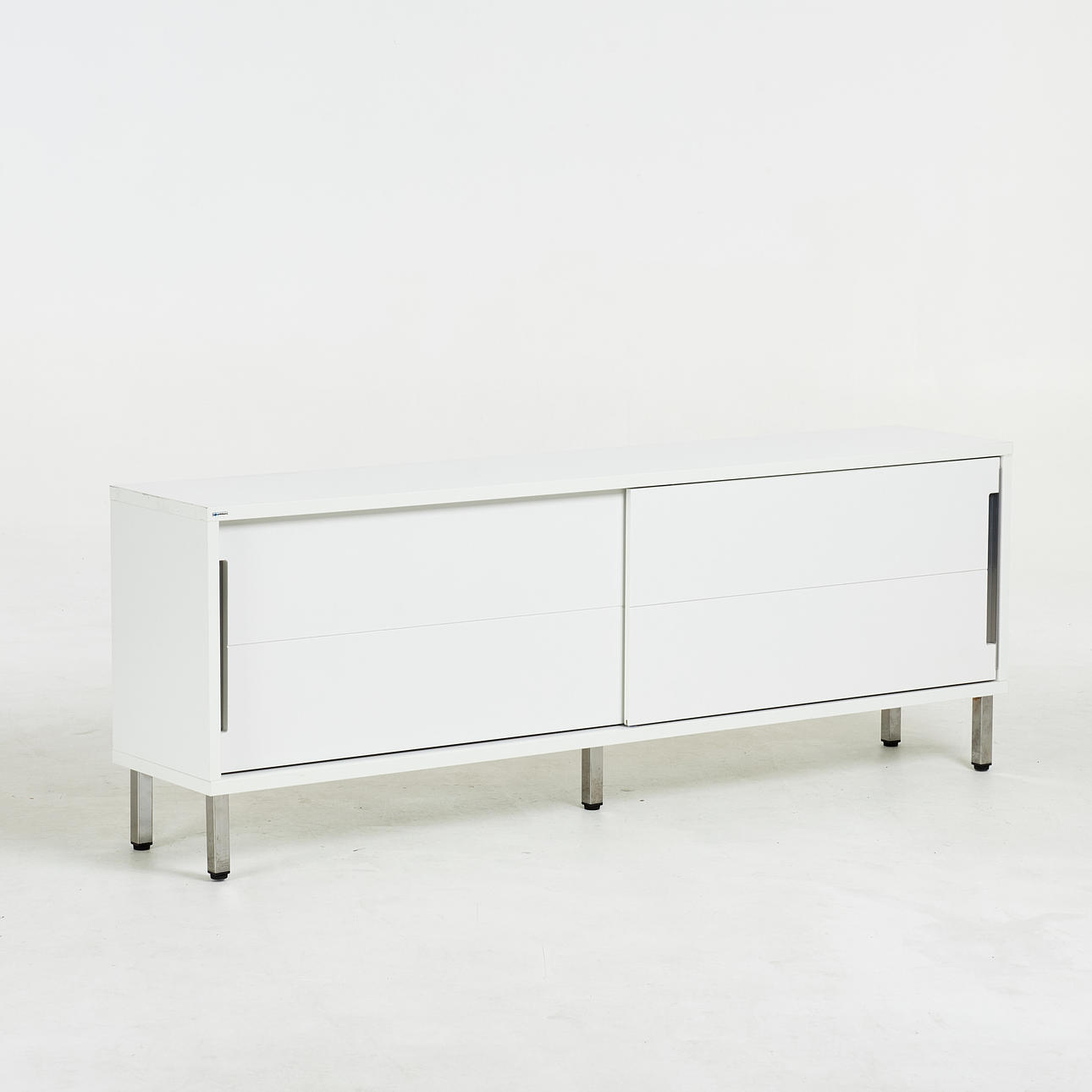 SIDEBOARD. Edsbyn, laminat, kromade ben.