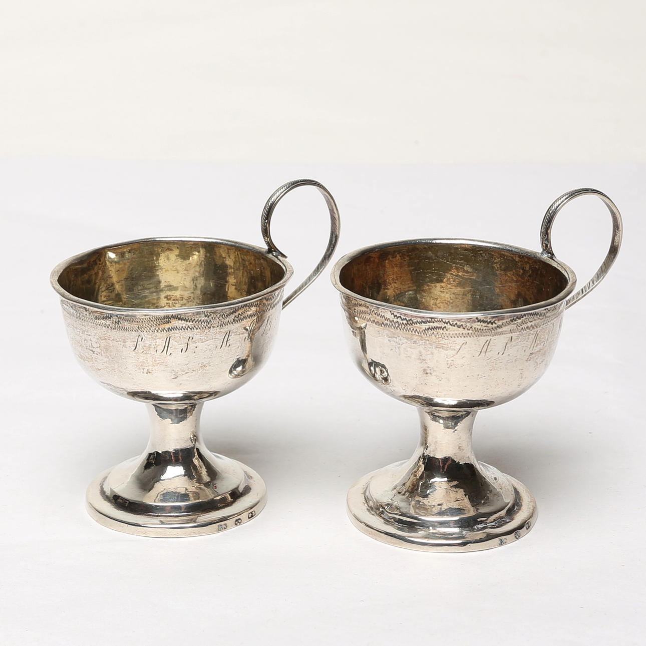 MUGGAR 2 st, silver, årsbokstav B3.