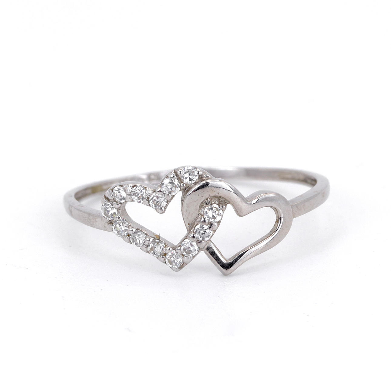 18CT DIAMOND HEART RING.