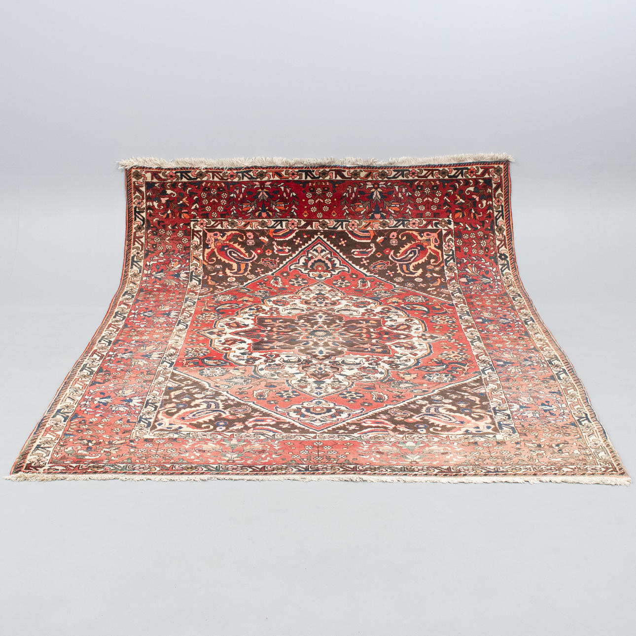 Persisk Bakhtiari-matta (312 x 211). Mattor & Textil - Mattor - Auctionet