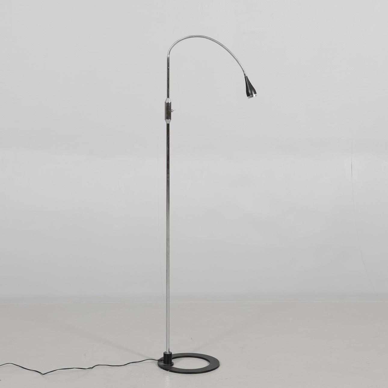 GOLVLAMPA, Omnis.