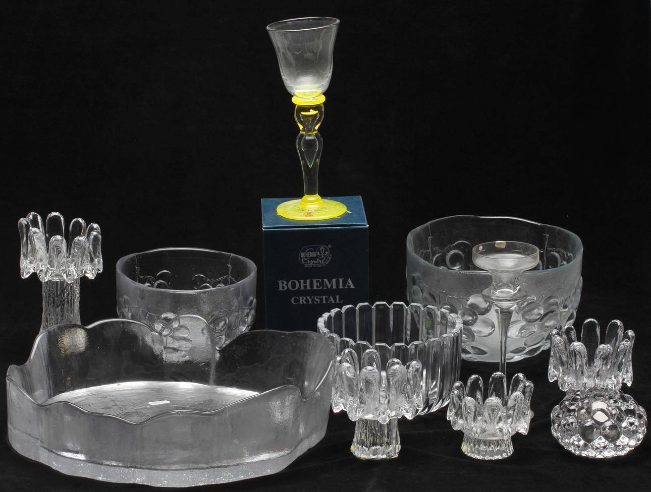 GLASFÖREMÅL, bland annat Orrefors, Iittala och Reijmyre.