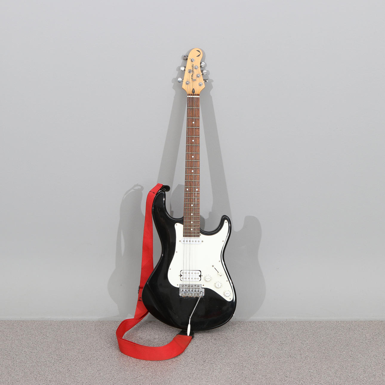 DEAN, ELGITARR. Playmate. Samtida tillverkning.