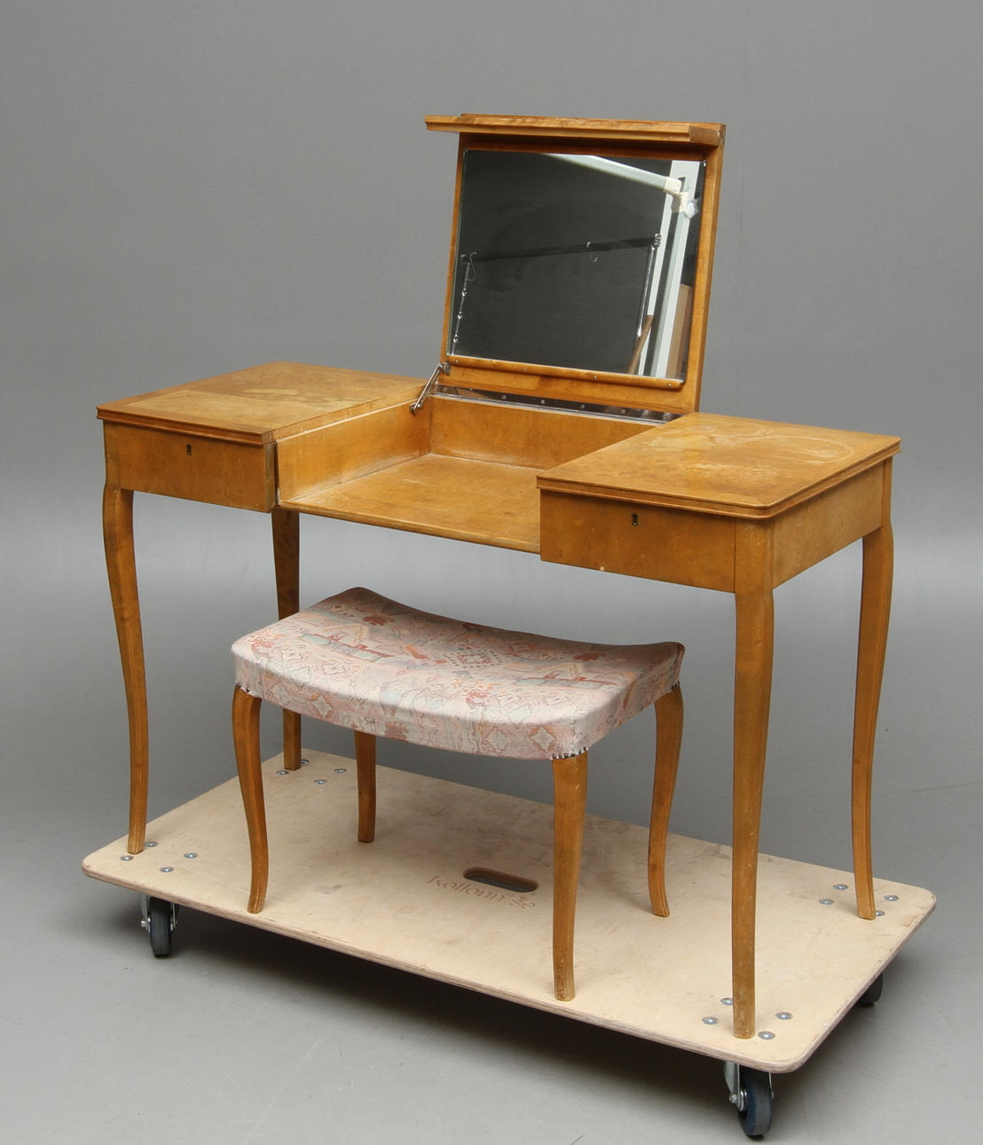 SMINKBORD med PALL, 1940/50-tal.