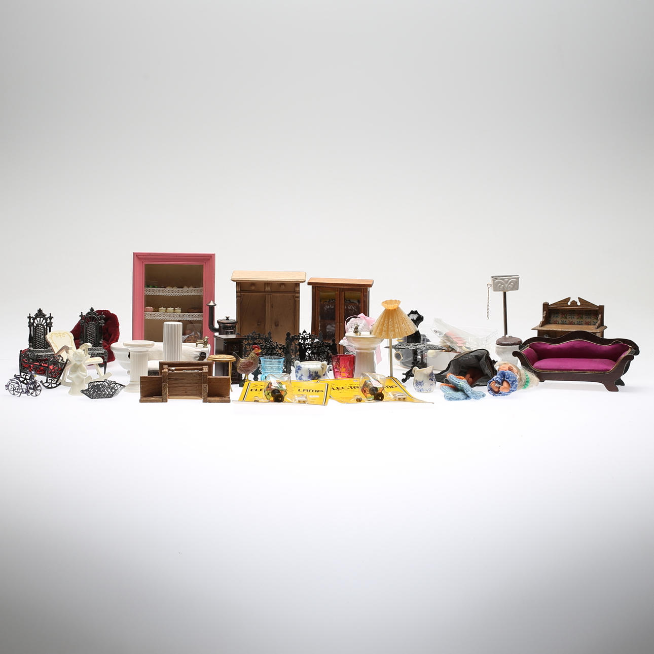 SAMLING DOCKMÖBLER, 1900-tal.