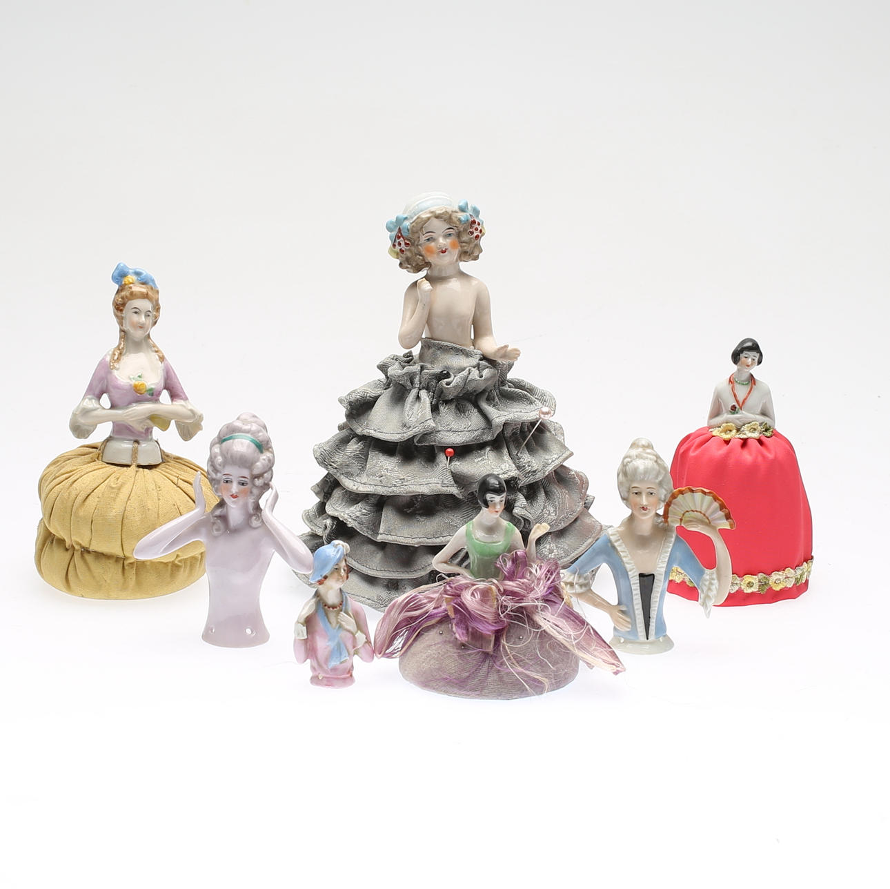 NÅLDYNOR, 4 st, porslin, 1900-talets första hälft.