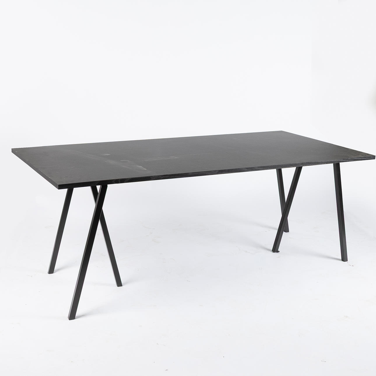 LEIF JØRGENSEN. Bord, ”Loop Stand”, HAY, Danmark.