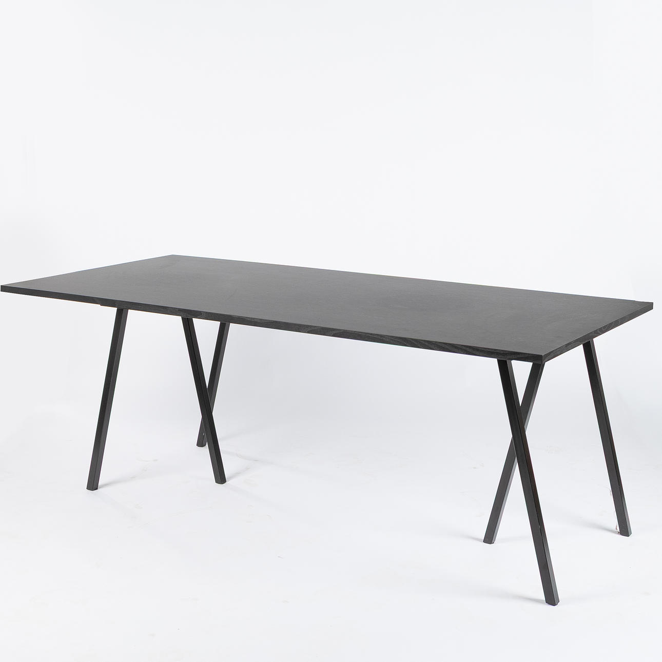 LEIF JØRGENSEN. Bord, ”Loop Stand”, HAY, Danmark.