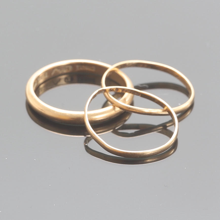 RINGAR, 3 stycken, 18 k guld.