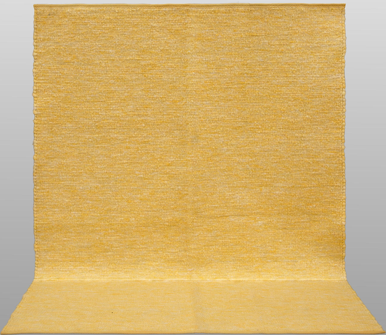 ORIENTMATTA, vävd, gul botten, ca 230x170 cm.